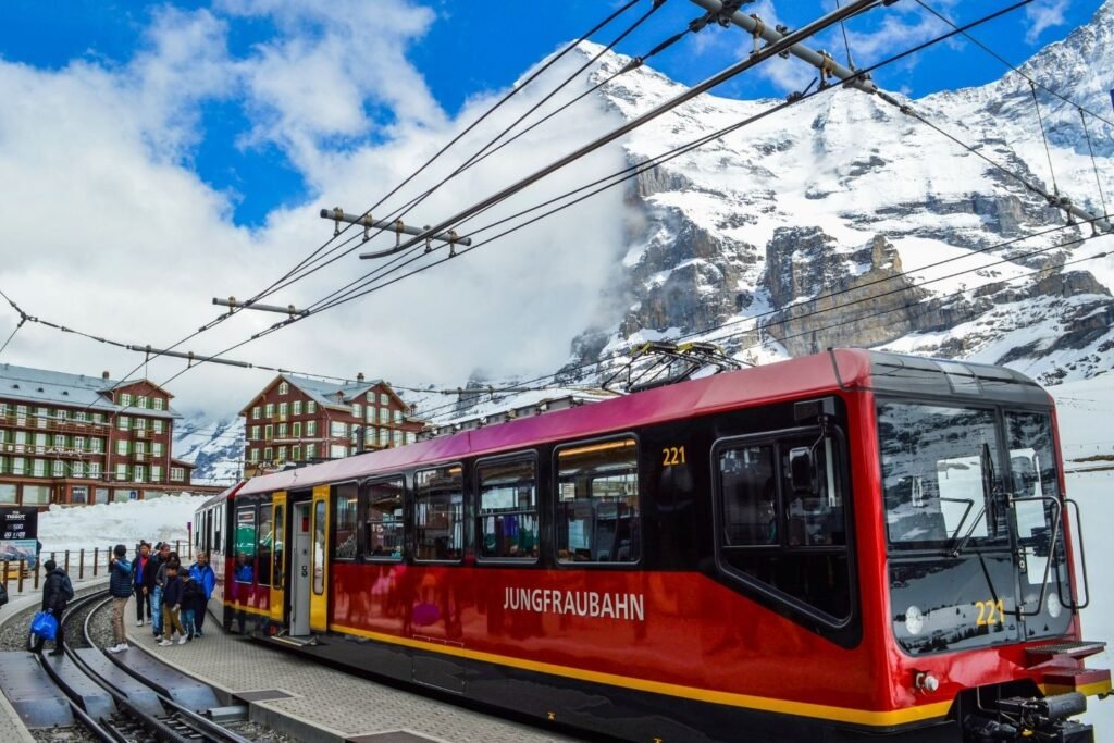 Train passing at Kleine Scheidegg station