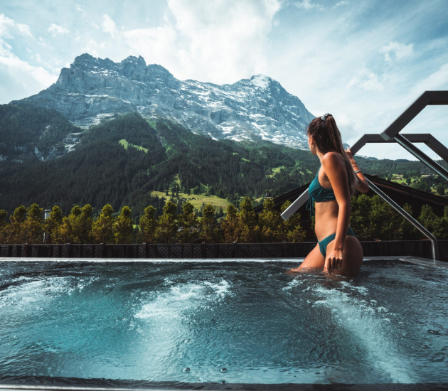 a woman entering the spa at boutique hotel glacier grindelwald